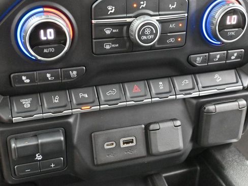 Used 2021 Chevrolet Silverado 2500 High Country w/ Technology Package image 24