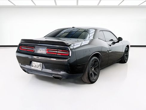 Used 2019 Dodge Challenger SXT RWD image 4