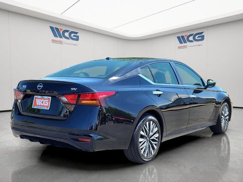 Used 2024 Nissan Altima 2.5 SV FWD image 4