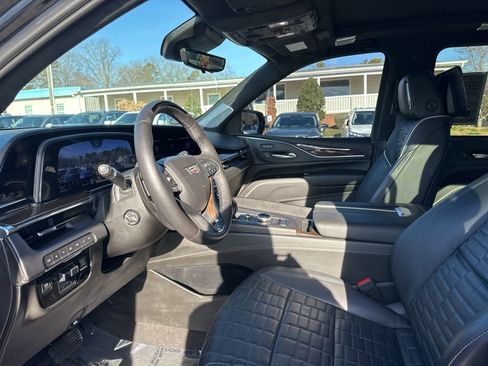 Used 2023 Cadillac Escalade ESV Sport Platinum image 9