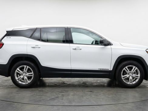 Used 2024 GMC Terrain SLE FWD image 11