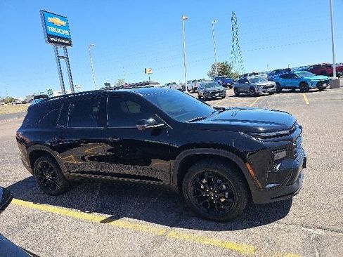 Used 2026 Chevrolet Traverse LT w/ Midnight/Sport Edition AWD/4WD image 2