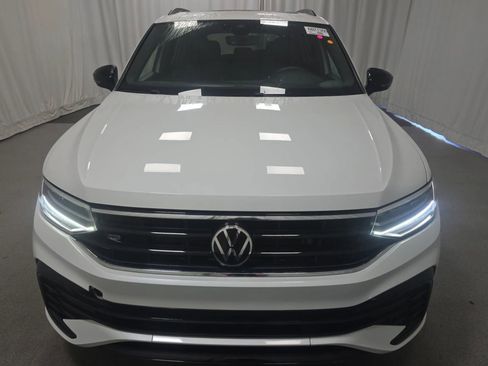 Used 2023 Volkswagen Tiguan SE R-Line image 4