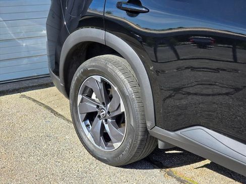 Used 2025 Nissan Rogue SV image 18