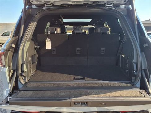New 2025 Lincoln Navigator Reserve w/ Jet Appearance Package AWD/4WD image 15
