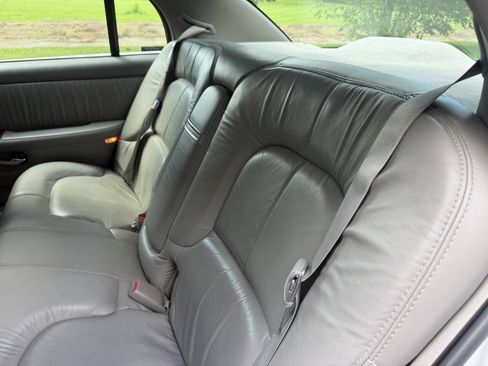 Used 1999 Buick Park Avenue w/ Gran Touring Pkg FWD image 12