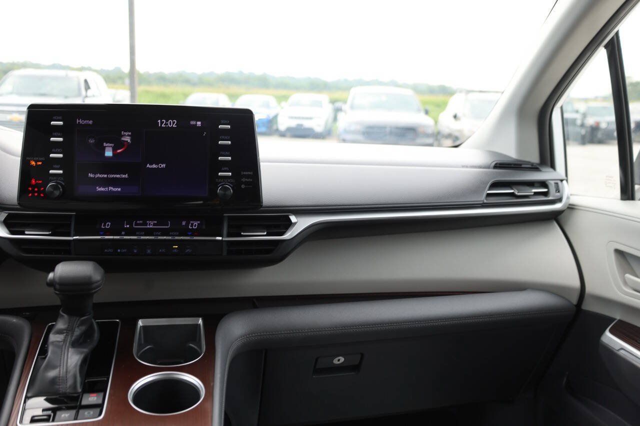 Used 2022 Toyota Sienna LE FWD image 26