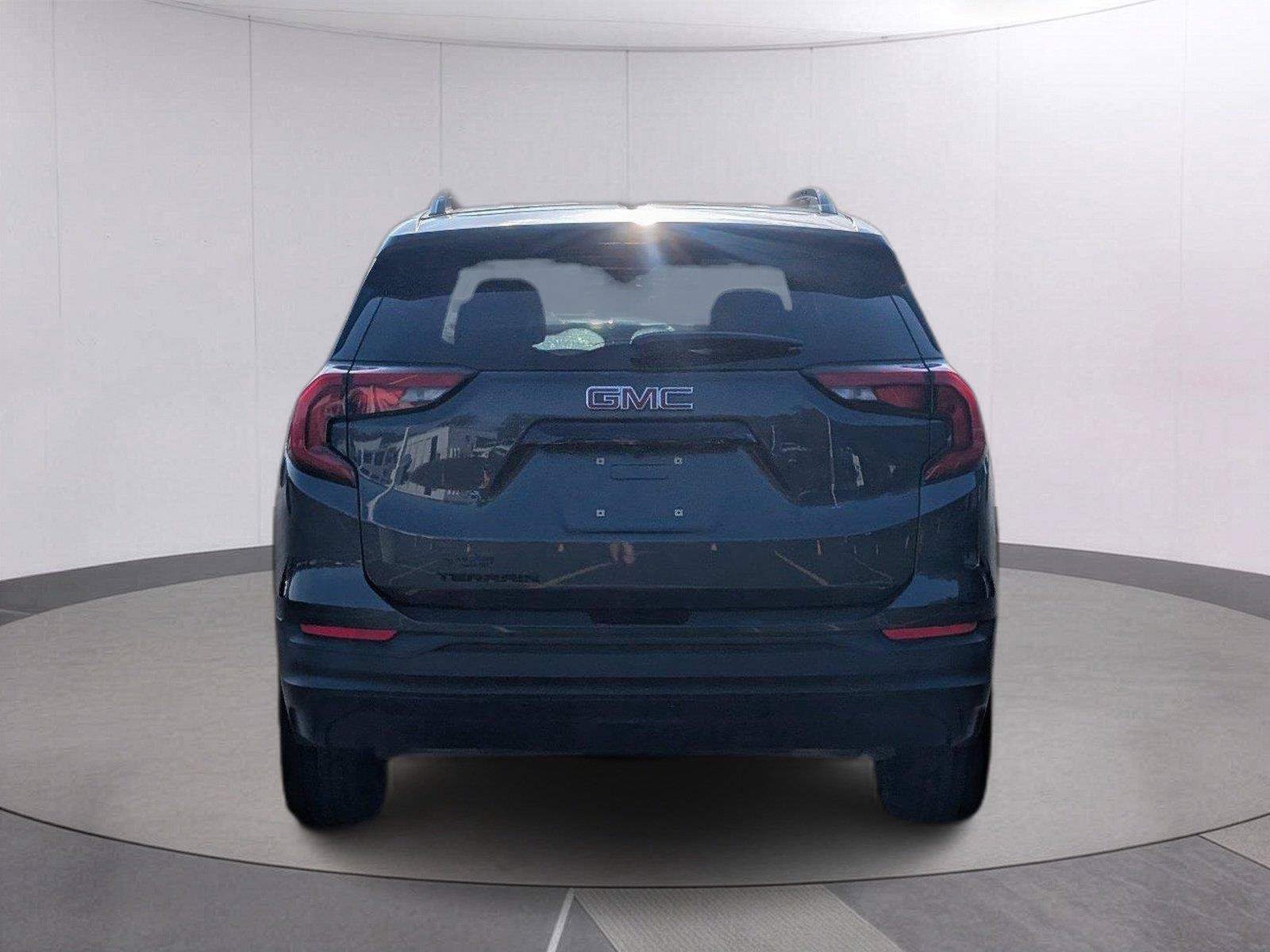 Used 2020 GMC Terrain SLE w/ Elevation Edition FWD image 4