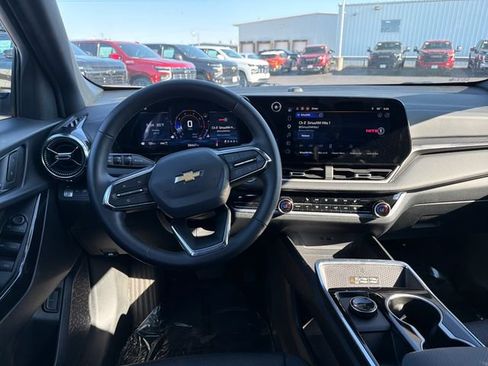 Used 2026 Chevrolet Equinox LT w/ Convenience Package II AWD/4WD image 16