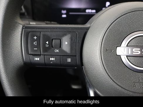 Used 2025 Nissan Kicks SV FWD image 8