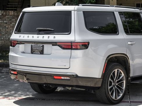 Used 2022 Jeep Wagoneer Series II w/ Premium Group I AWD/4WD image 17