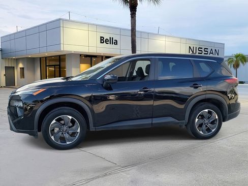 Used 2025 Nissan Rogue SV image 2