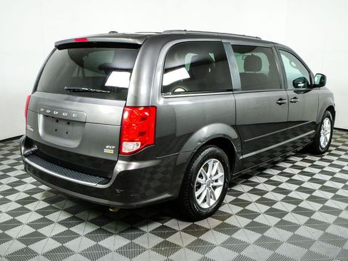 Used 2016 Dodge Grand Caravan SXT w/ UConnect Hands-Free Group FWD image 3