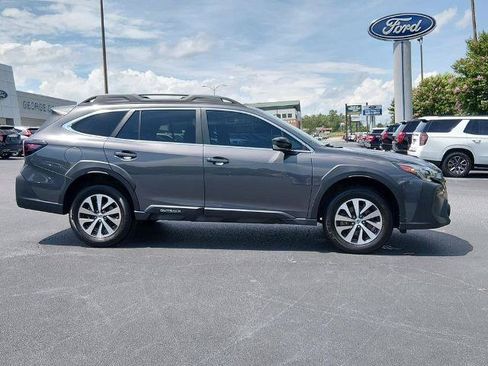 Used 2023 Subaru Outback Premium AWD/4WD image 3