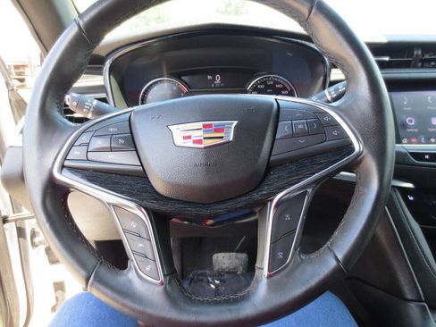 Used 2020 Cadillac XT5 Premium Luxury FWD image 13