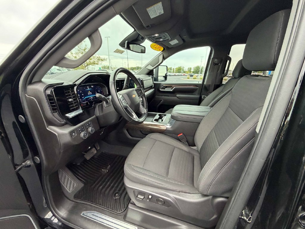 Used 2025 Chevrolet Silverado 3500 LT w/ All Star Edition AWD/4WD image 17