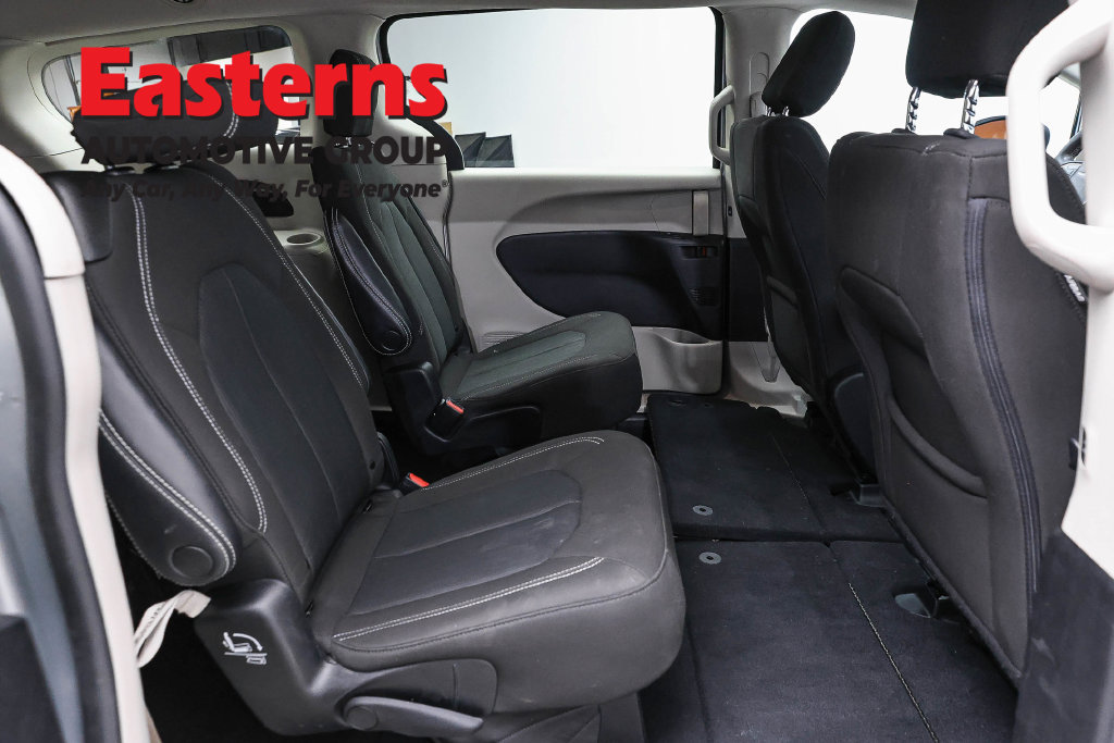 Used 2023 Chrysler Voyager LX FWD image 25