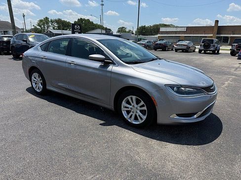 Used 2016 Chrysler 200 Limited FWD image 10