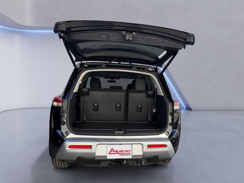 New 2025 Nissan Pathfinder Platinum w/ Black Appearance Package image 19