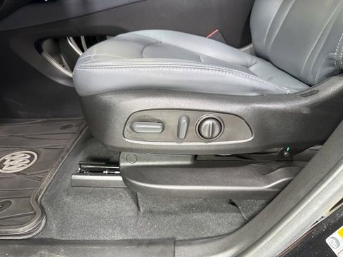 Used 2023 Buick Enclave Essence FWD image 6