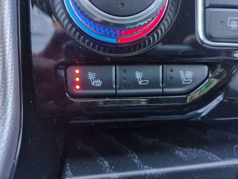 Used 2023 GMC Yukon XL Denali image 29