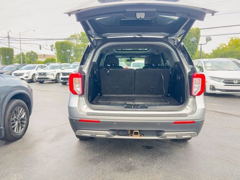Used 2021 Ford Explorer XLT w/ Equipment Group 202A AWD/4WD image 16
