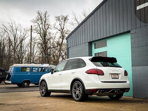 Used 2013 Porsche Cayenne Turbo image 4