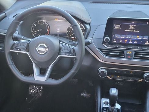 Certified 2025 Nissan Altima 2.5 SR FWD image 26