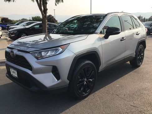 Used 2021 Toyota RAV4 XLE Premium image 2