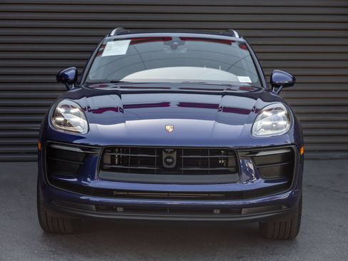 Certified 2026 Porsche Macan AWD/4WD image 7