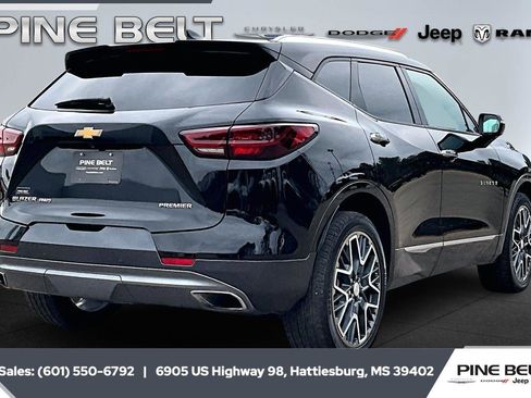 Used 2025 Chevrolet Blazer Premier w/ Enhanced Convenience Package image 5