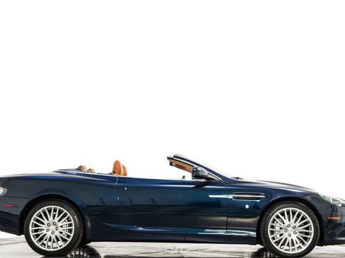 Used 2011 Aston Martin DB9 Volante RWD image 2
