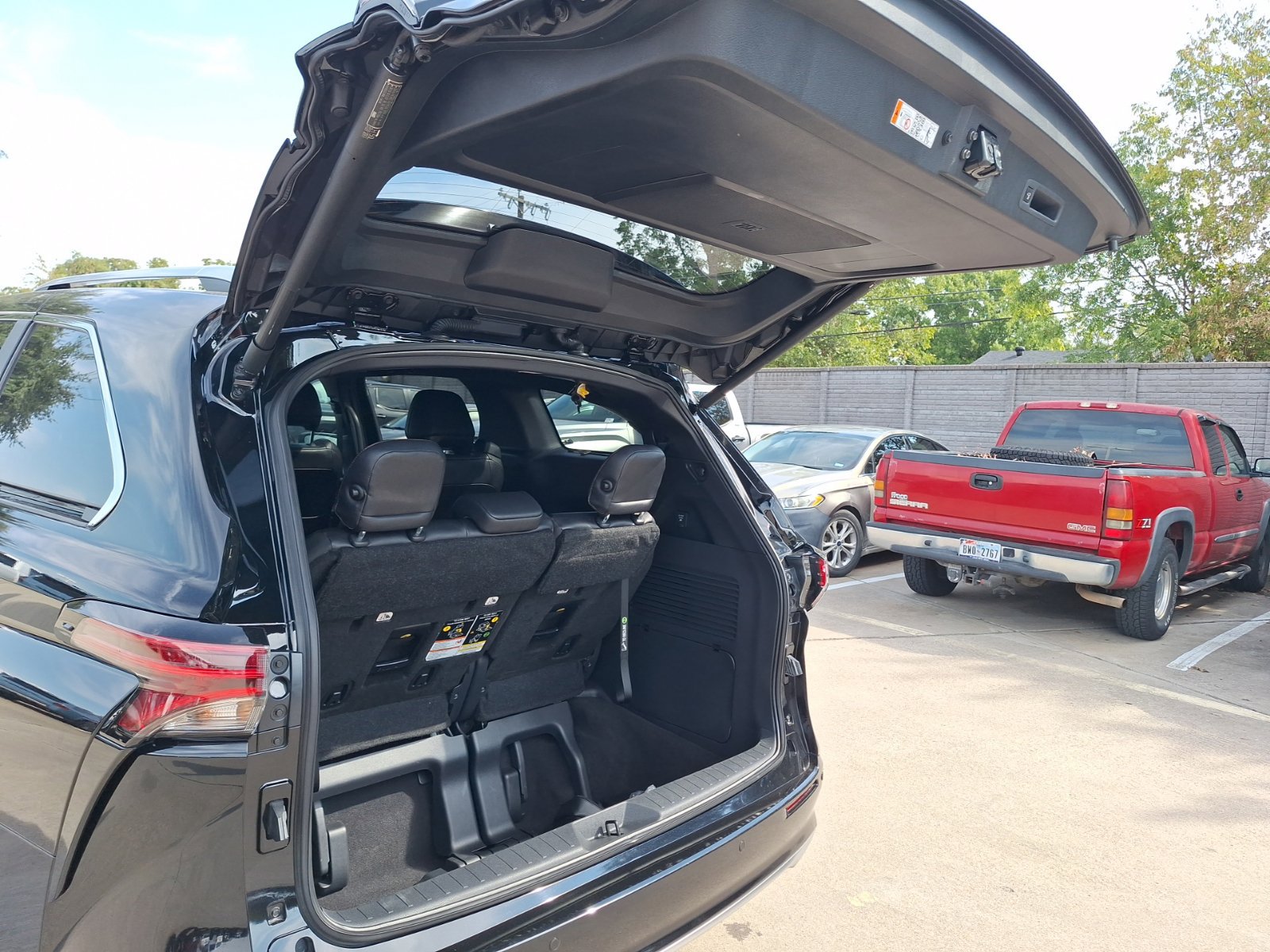 Used 2025 Toyota Sienna Platinum AWD/4WD image 37