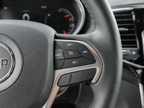 Used 2019 Jeep Grand Cherokee Altitude RWD image 19