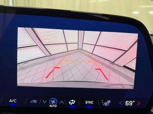 Used 2025 Chevrolet Traverse LT w/ Sun and Wheel Package image 37