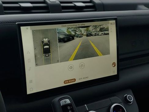 Certified 2025 Land Rover Defender 90 S image 30