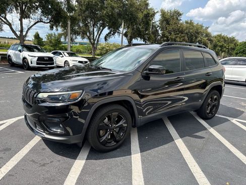 Used 2019 Jeep Cherokee Latitude Plus image 5