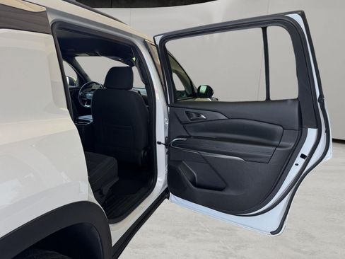 Used 2024 Chevrolet Traverse LT AWD/4WD image 30