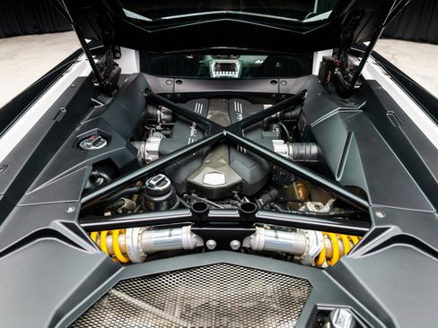 Used 2013 Lamborghini Aventador LP 700-4 image 44