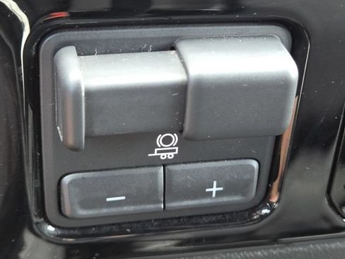 Used 2024 Chevrolet Silverado 1500 LT AWD/4WD image 28