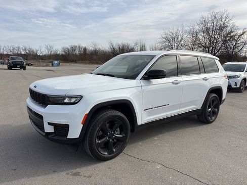 Used 2023 Jeep Grand Cherokee L Altitude image 7