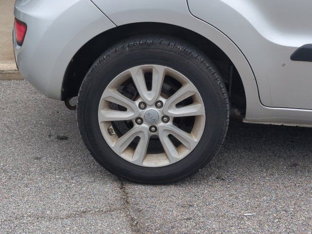 Used 2012 Kia Soul + FWD image 29