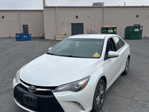Used 2017 Toyota Camry SE image 1