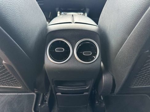 Used 2022 Mercedes-Benz GLB 250 4MATIC image 13