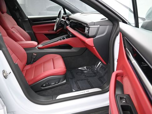 Certified 2024 Porsche Macan 4 Electric image 28