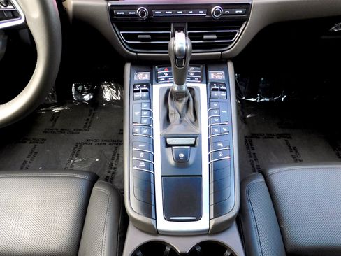 Used 2021 Porsche Macan S AWD/4WD image 12