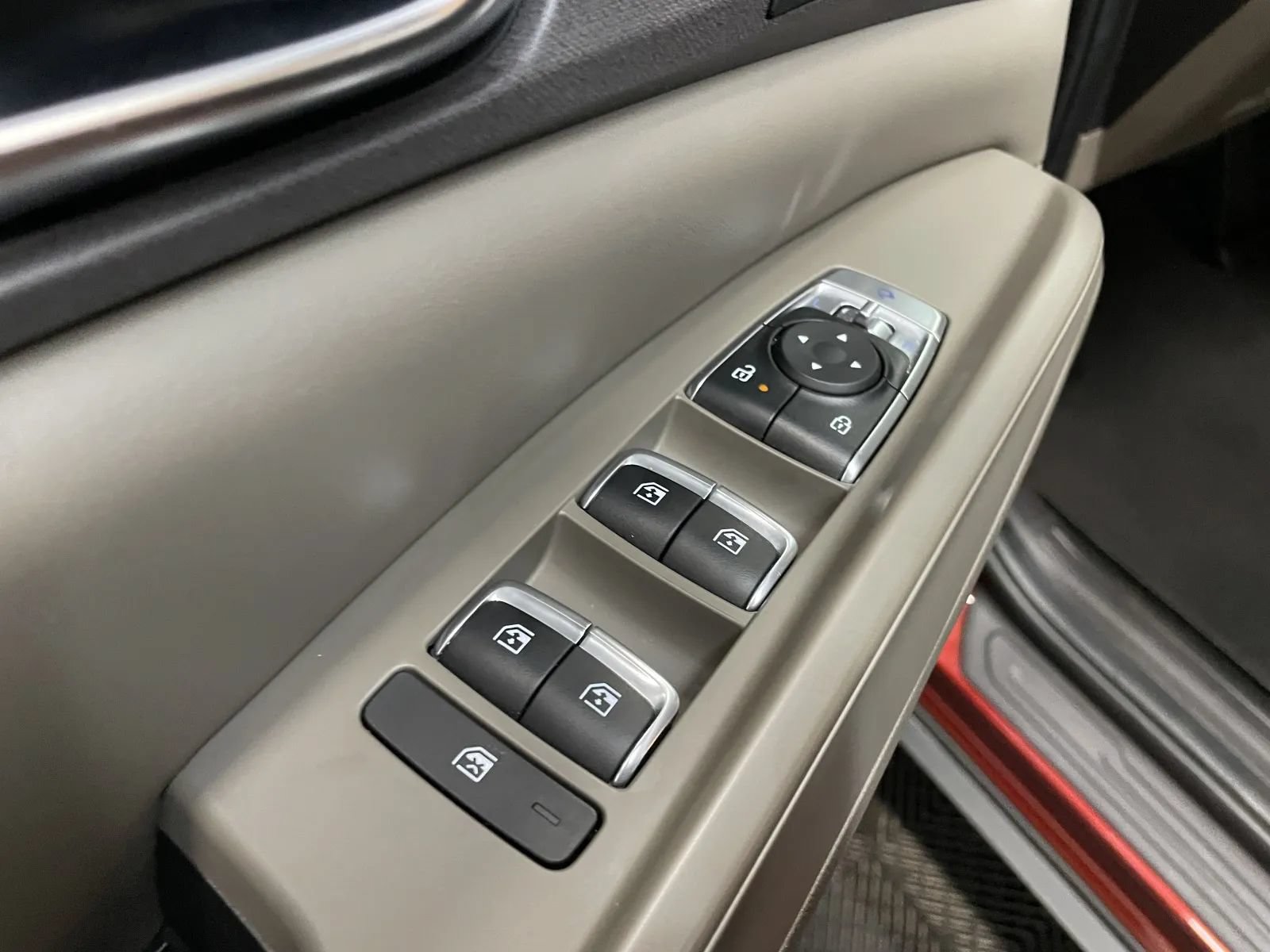 Used 2025 Kia Carnival EX FWD image 26