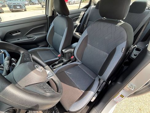 Used 2025 Nissan Versa SV FWD image 33