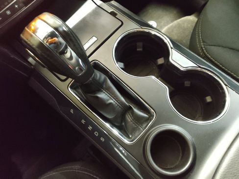 Used 2018 Ford Explorer XLT image 26