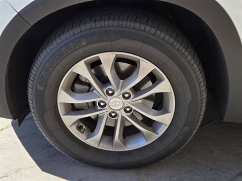 Used 2019 Hyundai Santa Fe SE image 5